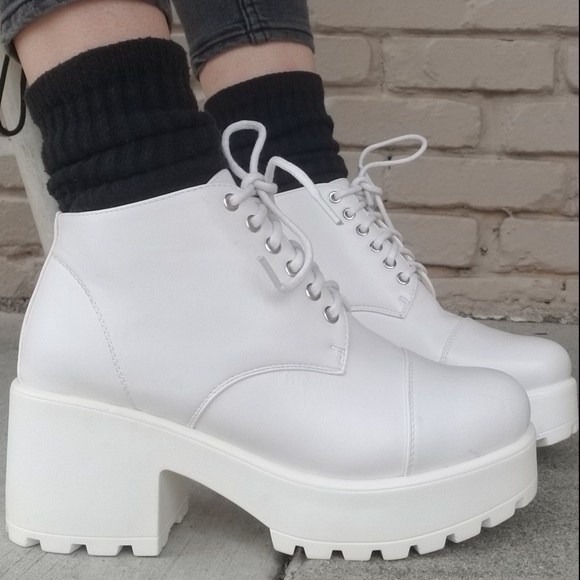 Shoes - Grunge 90s Chunky Heel Platform Lace Ankle Boots